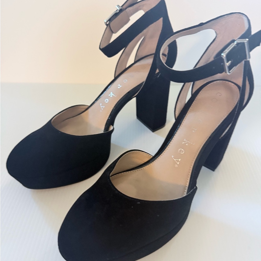 Black Platform Pumps